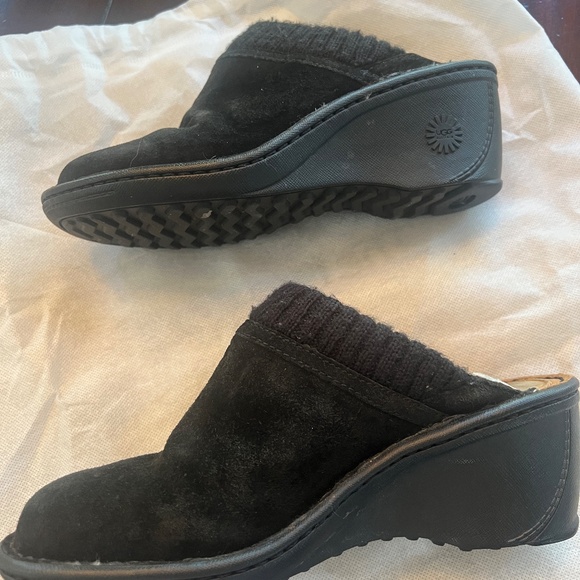 UGG Ladies Clogs shearling lined mules size 7 - Picture 4 of 9